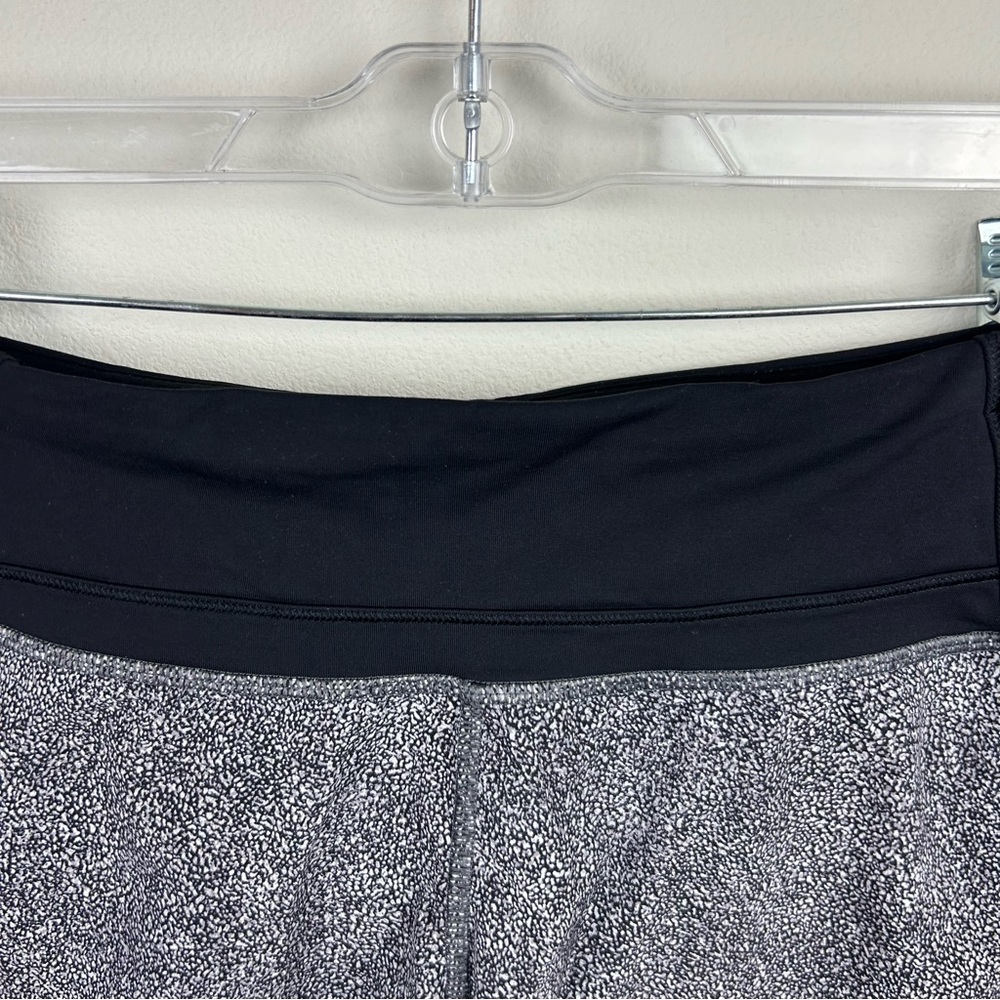 Lululemon Run Times Shorts 4-way stretch 4" size: 6 - Picture 4 of 13